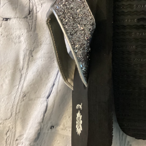 Yellow Box Felix Flip Flop (Size 10) - Picture 6 of 7